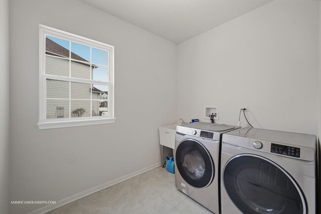 Building Photo - 26305 W Milestone Dr