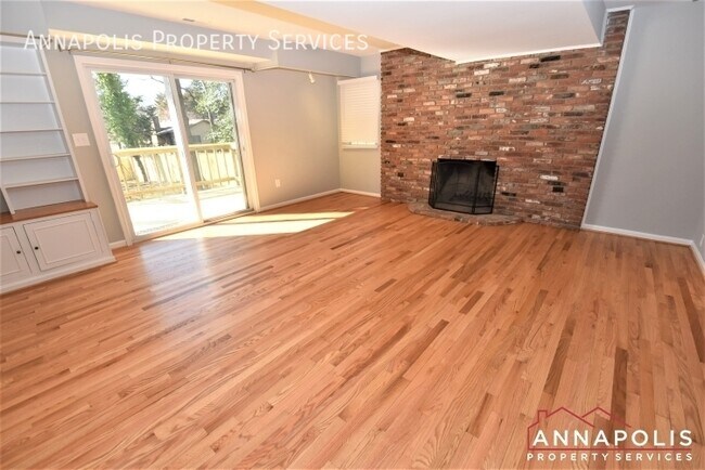 Building Photo - 424 Holly Dr