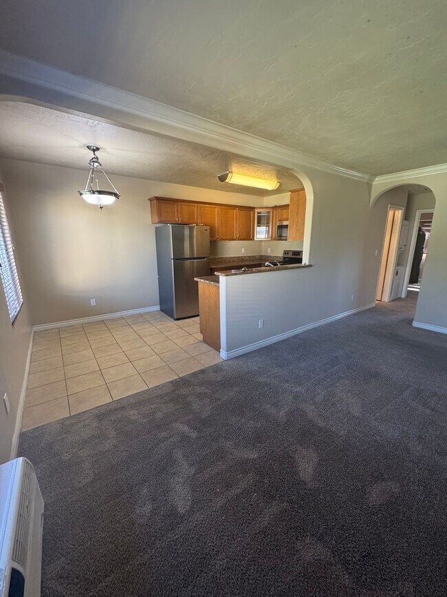 Building Photo - Charming 2-Bedroom, 1-Bathroom Condo for R...