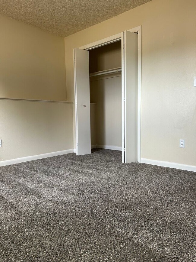 Building Photo - 407 Mountain View Pl