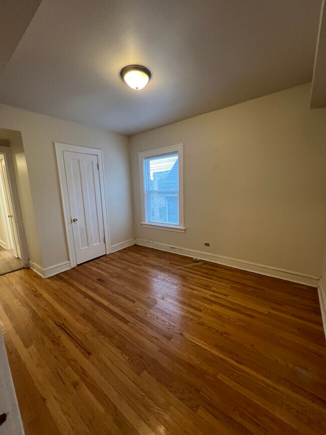 Building Photo - 1022 N Menard Ave