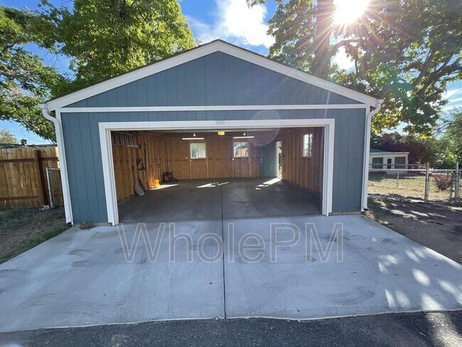 Building Photo - 4909 Beach Ct