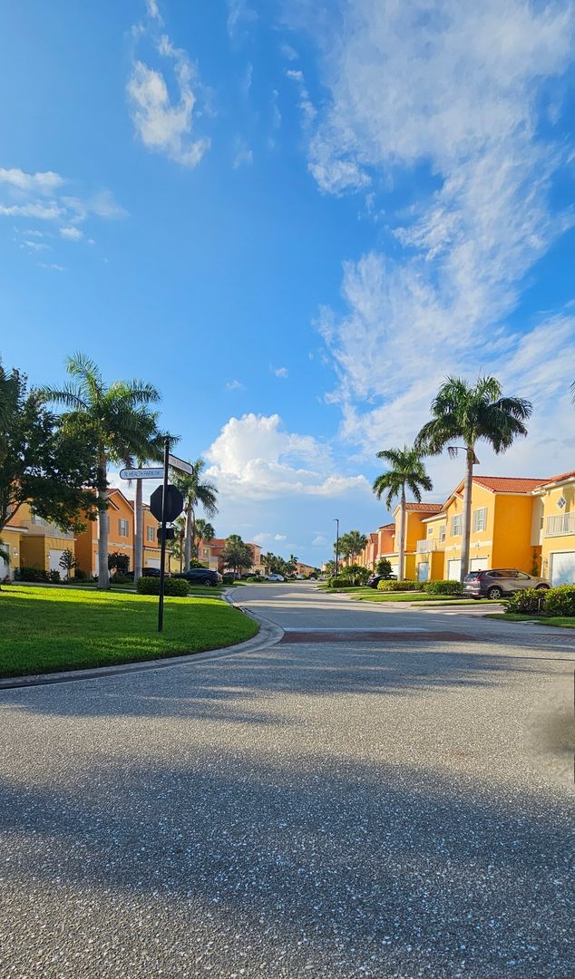 Building Photo - 2/2.5 Located Near Ft Myers Beach