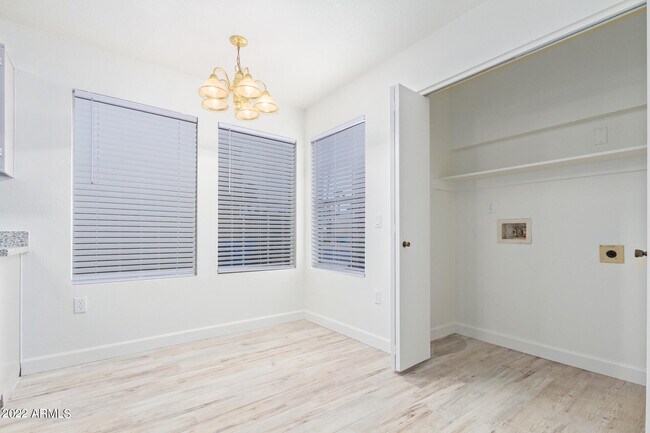 Building Photo - 509 E Rimrock Dr