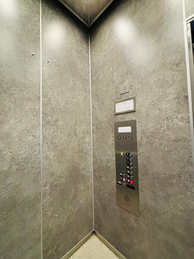 Building Photo - 515 N Jackson St