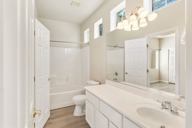 Building Photo - 4 Bed, Single Story Home, In Southwest Gat...