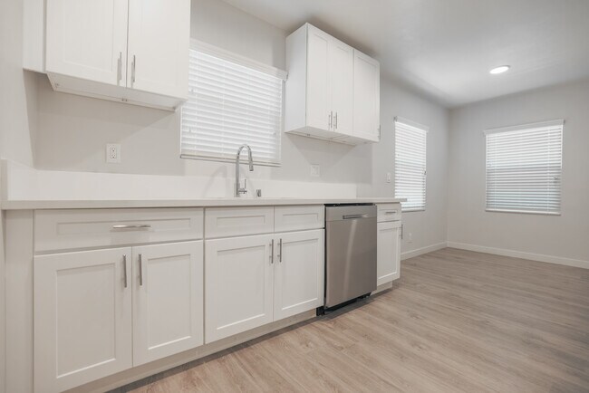 Building Photo - 2925 San Marino St