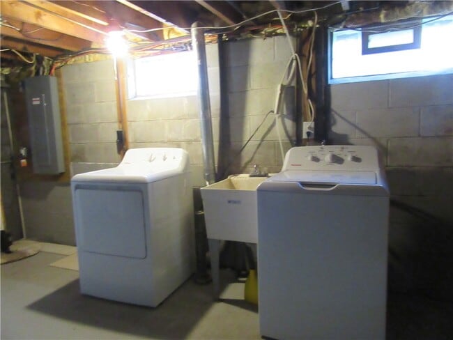 Building Photo - 212 Vollmer Pkwy