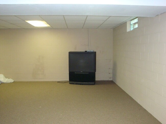 Building Photo - 3 Bedroom, 2 Bath Single Family Home in Quiet Kenosha Neighborhood