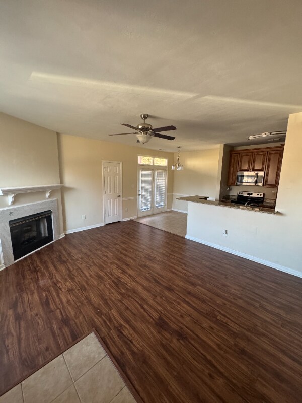 Building Photo - 310 Primrose Ln