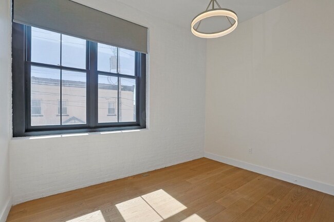 Building Photo - 40 Chestnut St