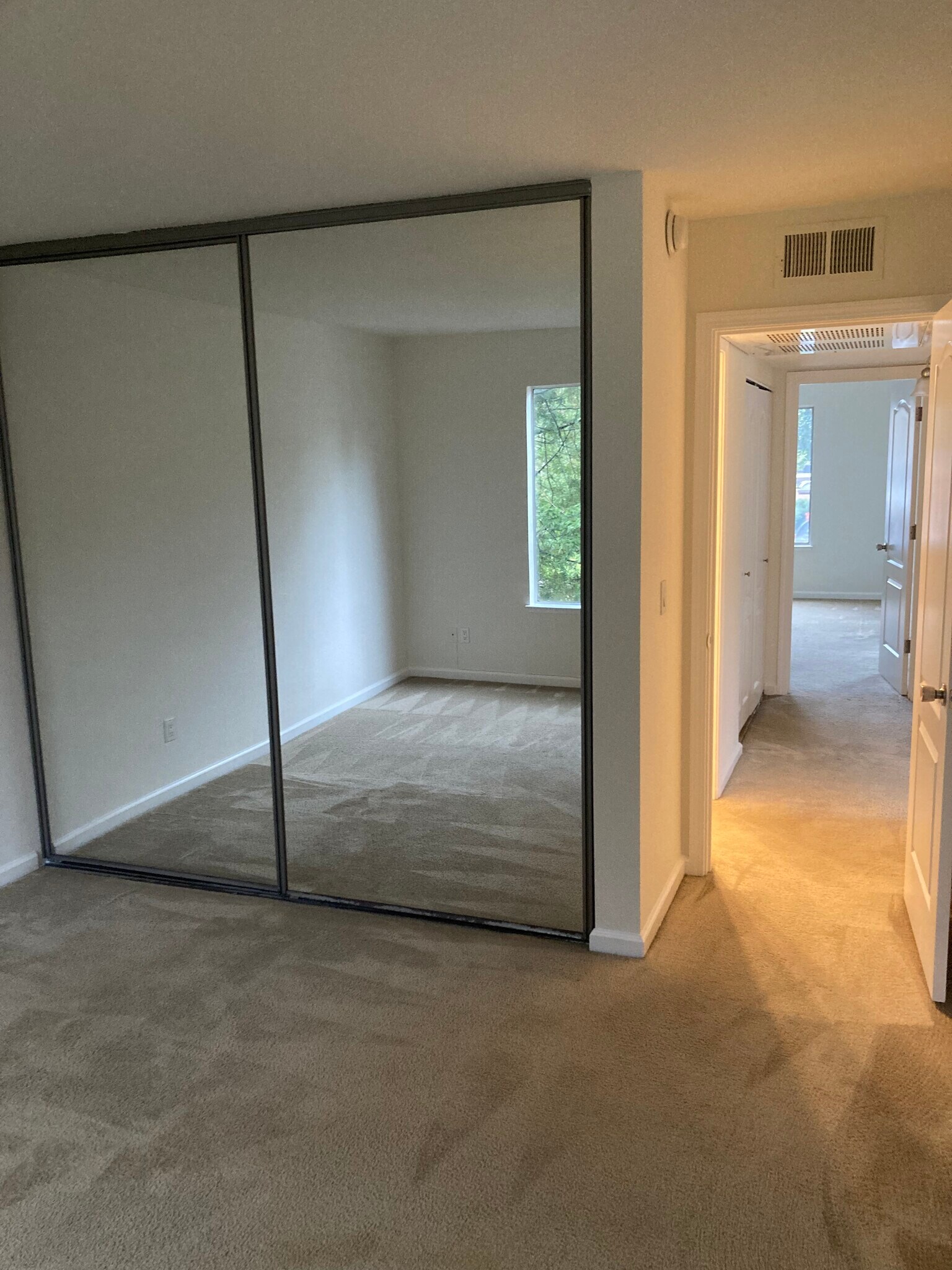 Building Photo - 100 Reflections Dr