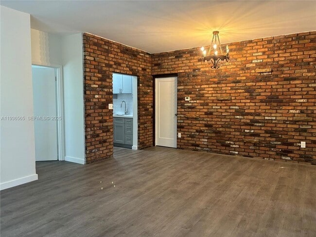 Building Photo - 15240 NE 8th Ave