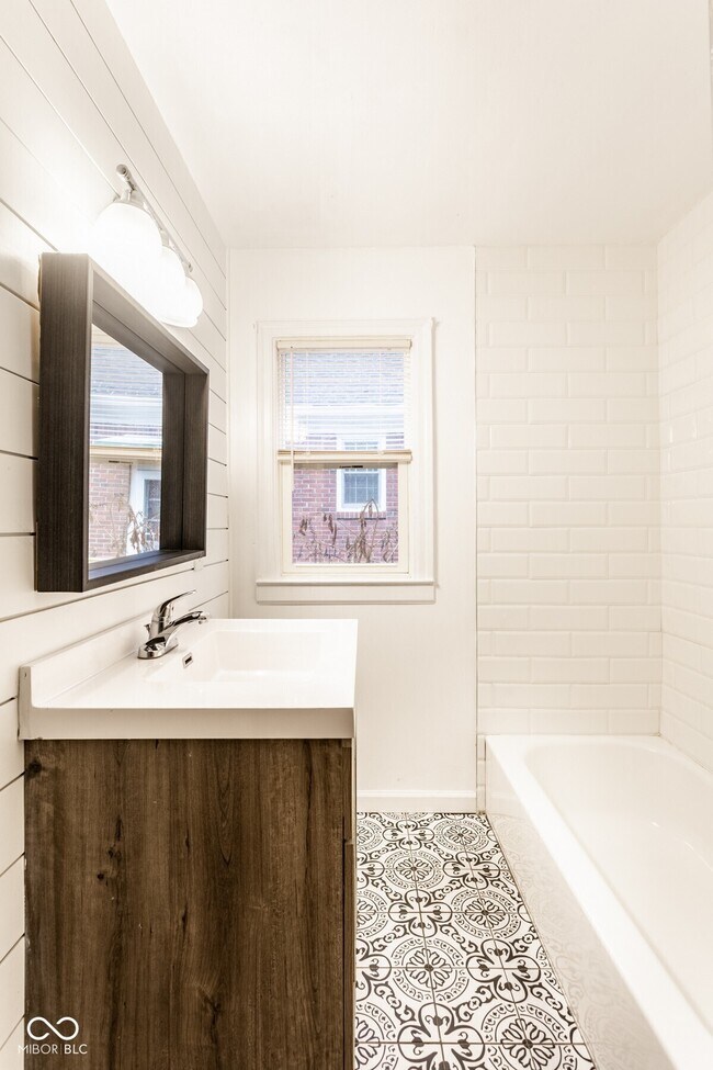 Building Photo - 6147 Broadway St