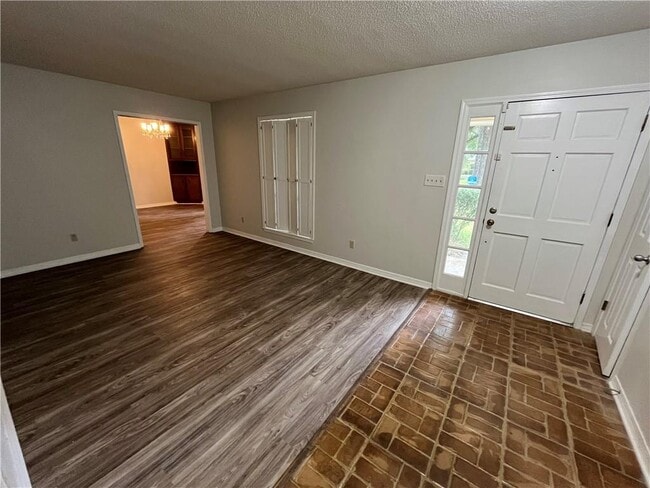 Building Photo - 562 Barcelona Dr
