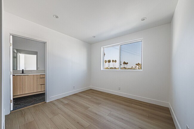 Building Photo - 13461 Beach Ave