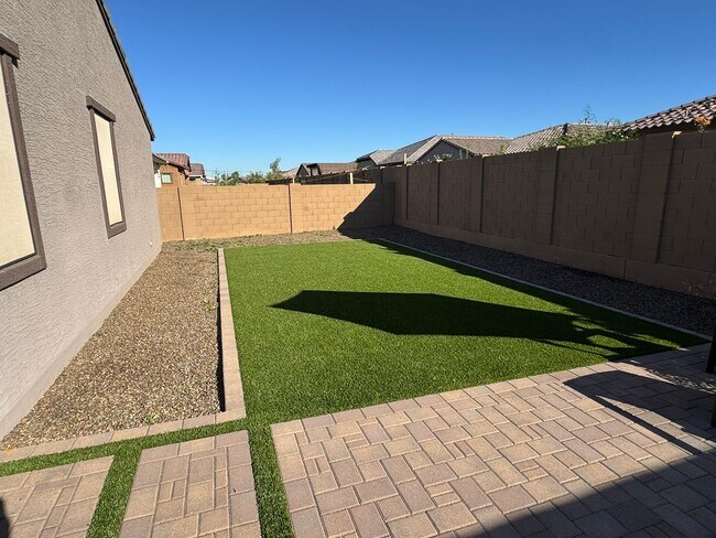 Building Photo - 2024 Beautiful Furnished 3 Bedroom 2 Bath with Private Suite near Sports Venues