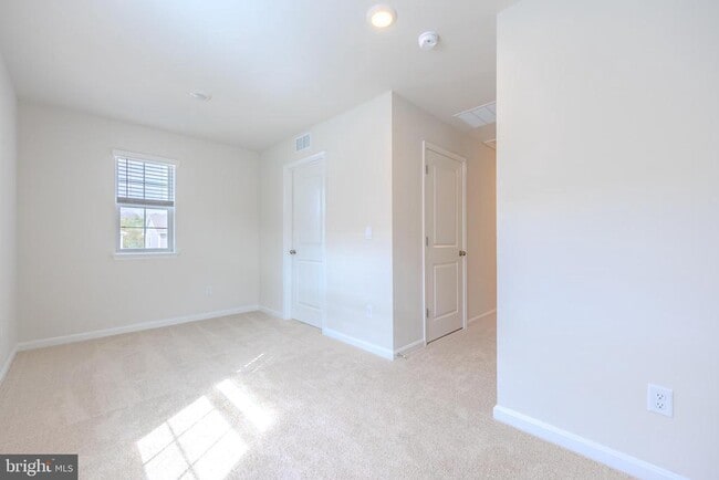 Building Photo - 110 Charing Cross Dr