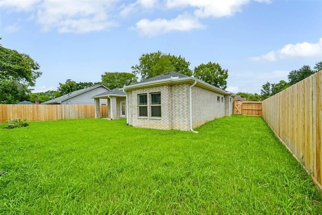 Building Photo - 13315 Campos Dr