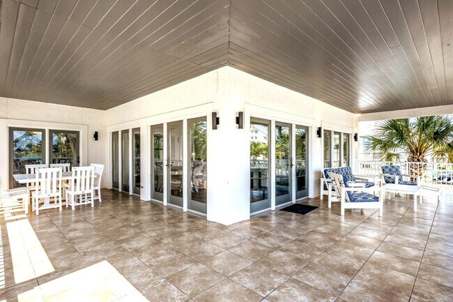 Building Photo - 2825 Scenic Hwy 98