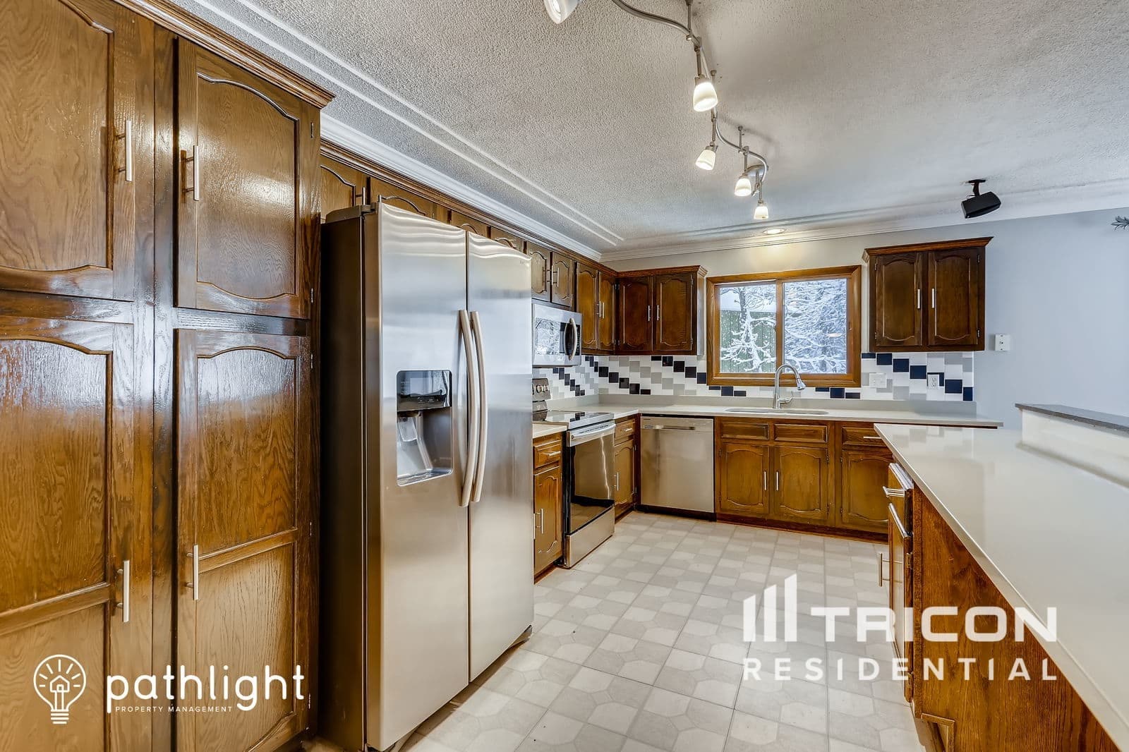 Building Photo - 8675 Westwind Cir