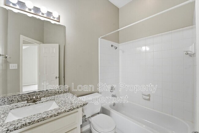 Building Photo - 1507 Sutton St