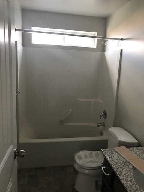 Upper Floor 2nd Full Bathroom - 4989 W Longboat Ln