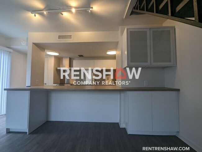 Building Photo - 6748 Meadow Oak Place - Renovated To Perfe...