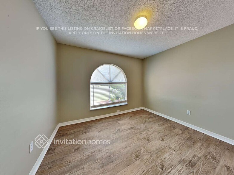 Building Photo - 12921 Longcrest Dr
