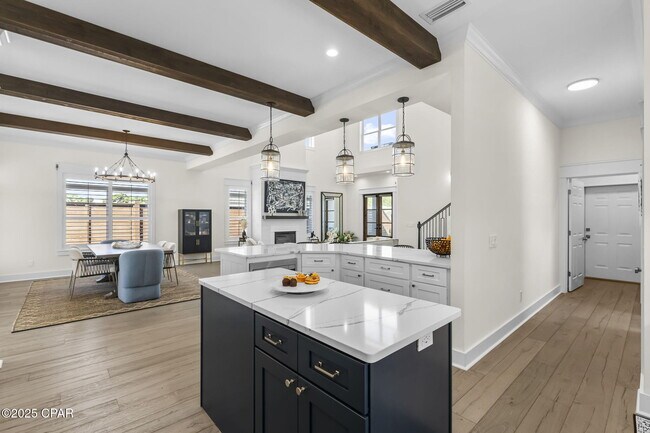 Building Photo - 407 Petrel St