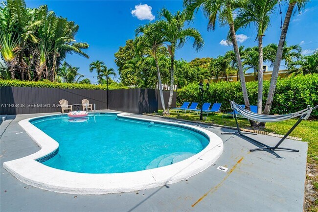 Building Photo - 437 NE 107th St