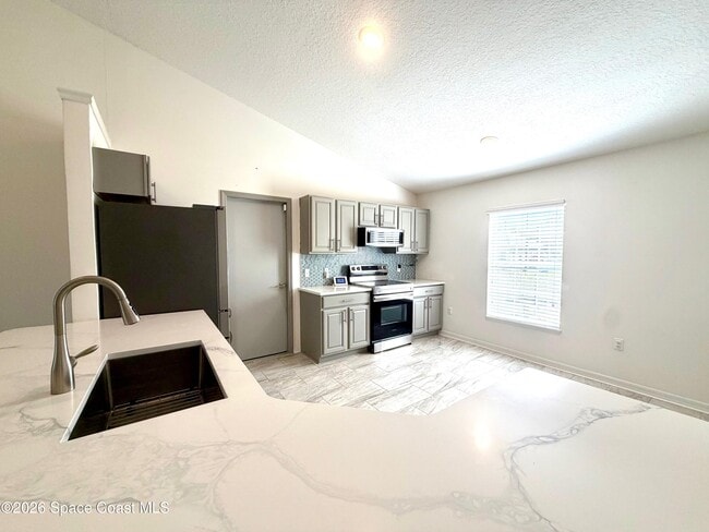 Building Photo - 160 Eureka Ave NE