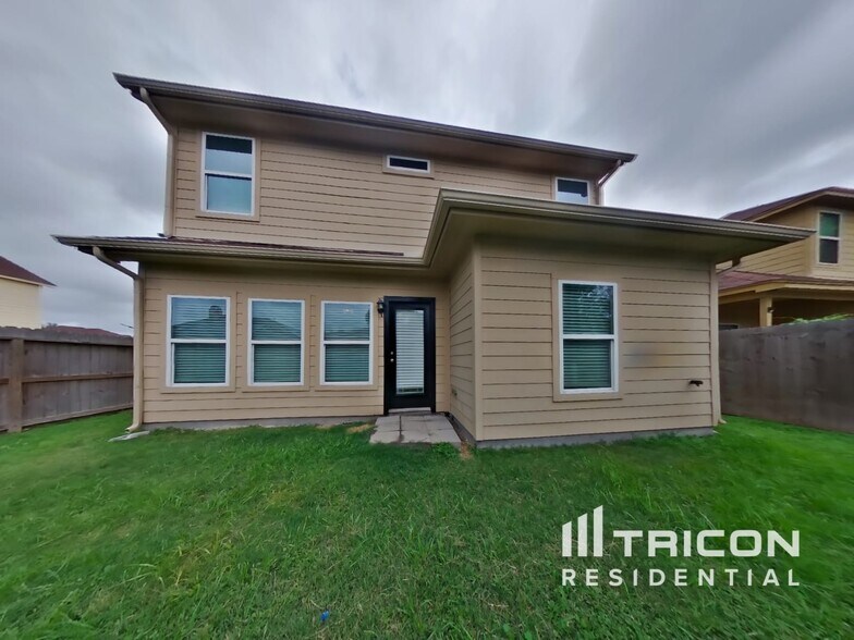 Building Photo - 12711 Plummersville St