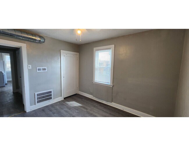 Building Photo - Alice St Triplex