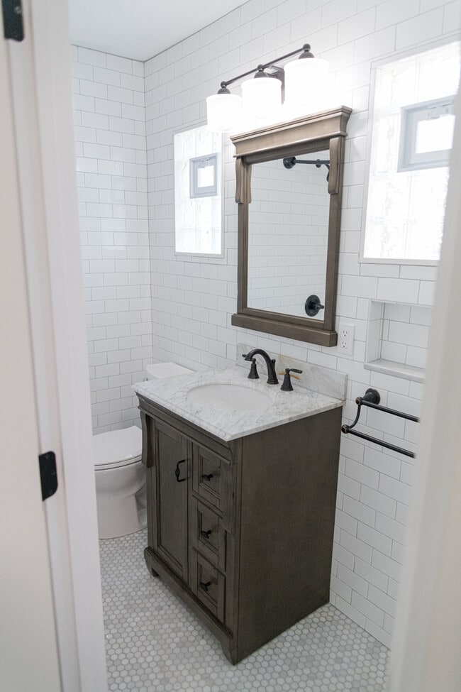 Building Photo - 151 Morrison Dr