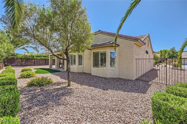 Building Photo - 2313 Fox Hills Dr