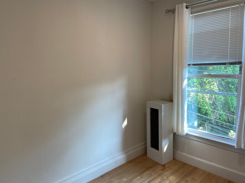 Primary Photo - 38 Newton St