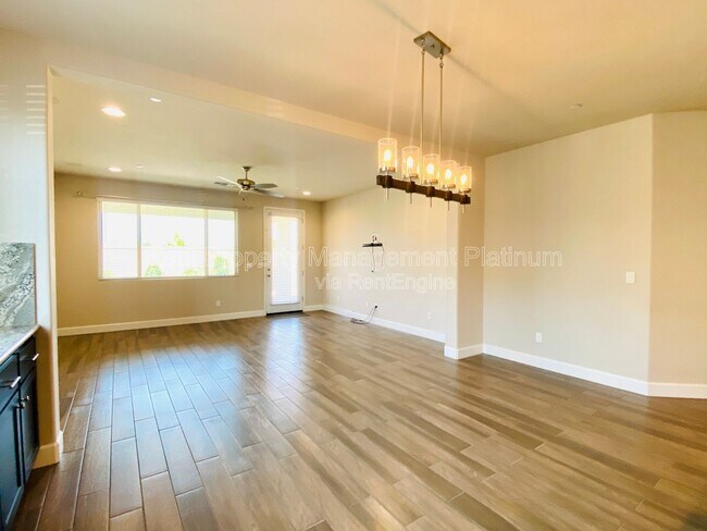 Building Photo - 1046 Lindsay Ln