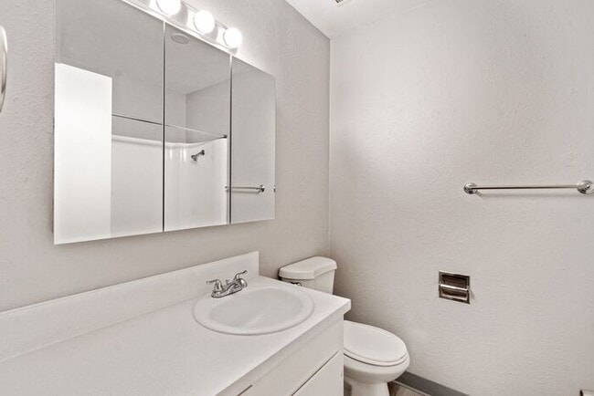 Building Photo - Beautiful 1 bed/ 1 bath ready for you to call home!