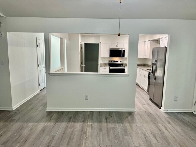 Building Photo - 3BD/2BA Home minutes from Dam Neck/Oceana Bases! Updated Throughout! Attached One Car Garage!