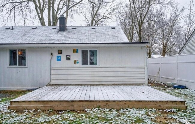 Building Photo - 12851 Saratoga St