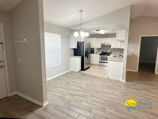 Building Photo - Open layout 3 Bedroom home in Navarre!