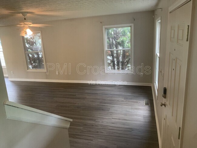 Building Photo - 8620 Olenbrook Dr