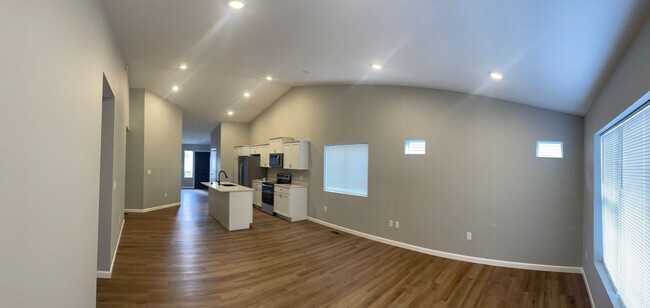 Building Photo - 2506 Landmark Dr