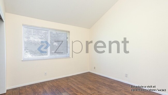 Building Photo - 4 Carriage Ln