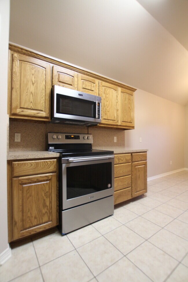 Building Photo - Coming Soon! Lovely 3 Bedroom 2 Bath Home ...