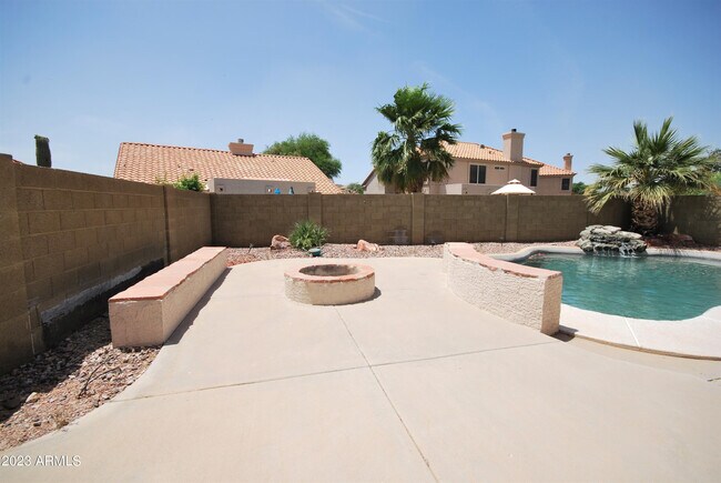 Building Photo - 1227 E Glenhaven Dr