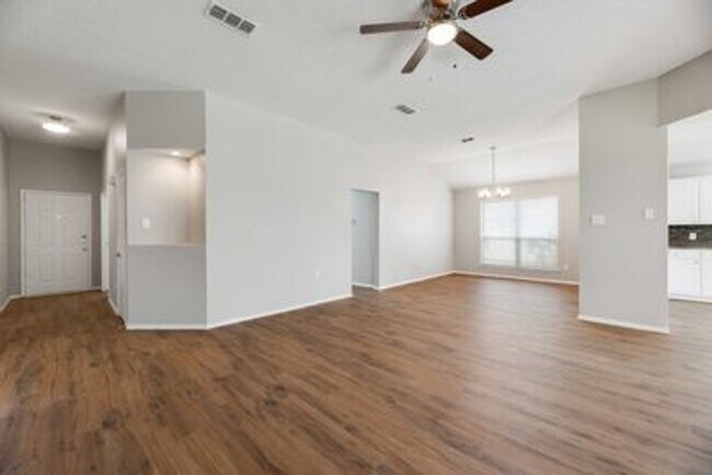 Building Photo - Beautiful newly redone single story home i...