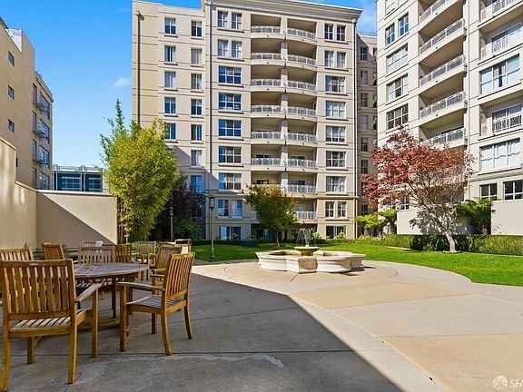 Building Photo - 140 S Van Ness Ave