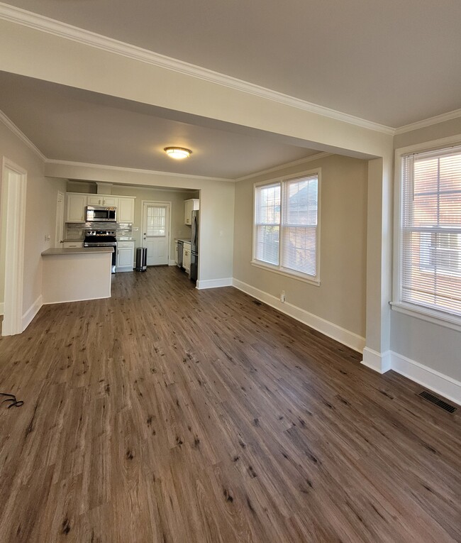 Open floor plan - 2355 Morton St